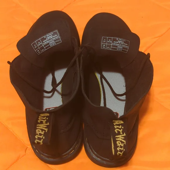 Dr. Martens - Ember Chukka Boot in Black - Picture 3 of 6